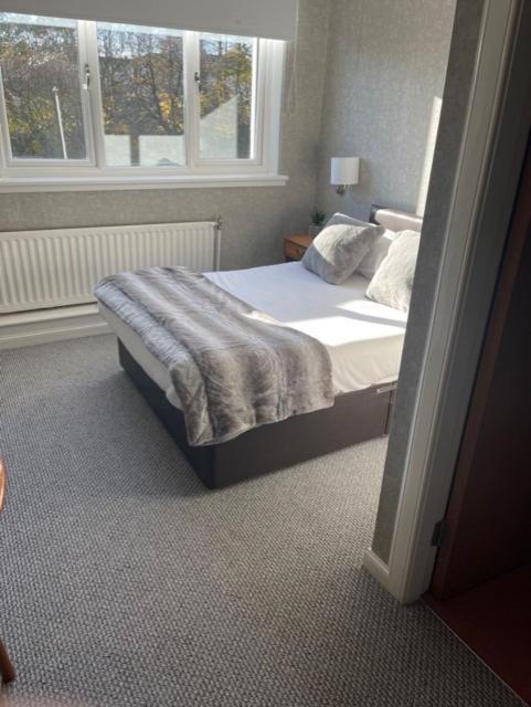 West Park Hotel Clydebank Bagian luar foto
