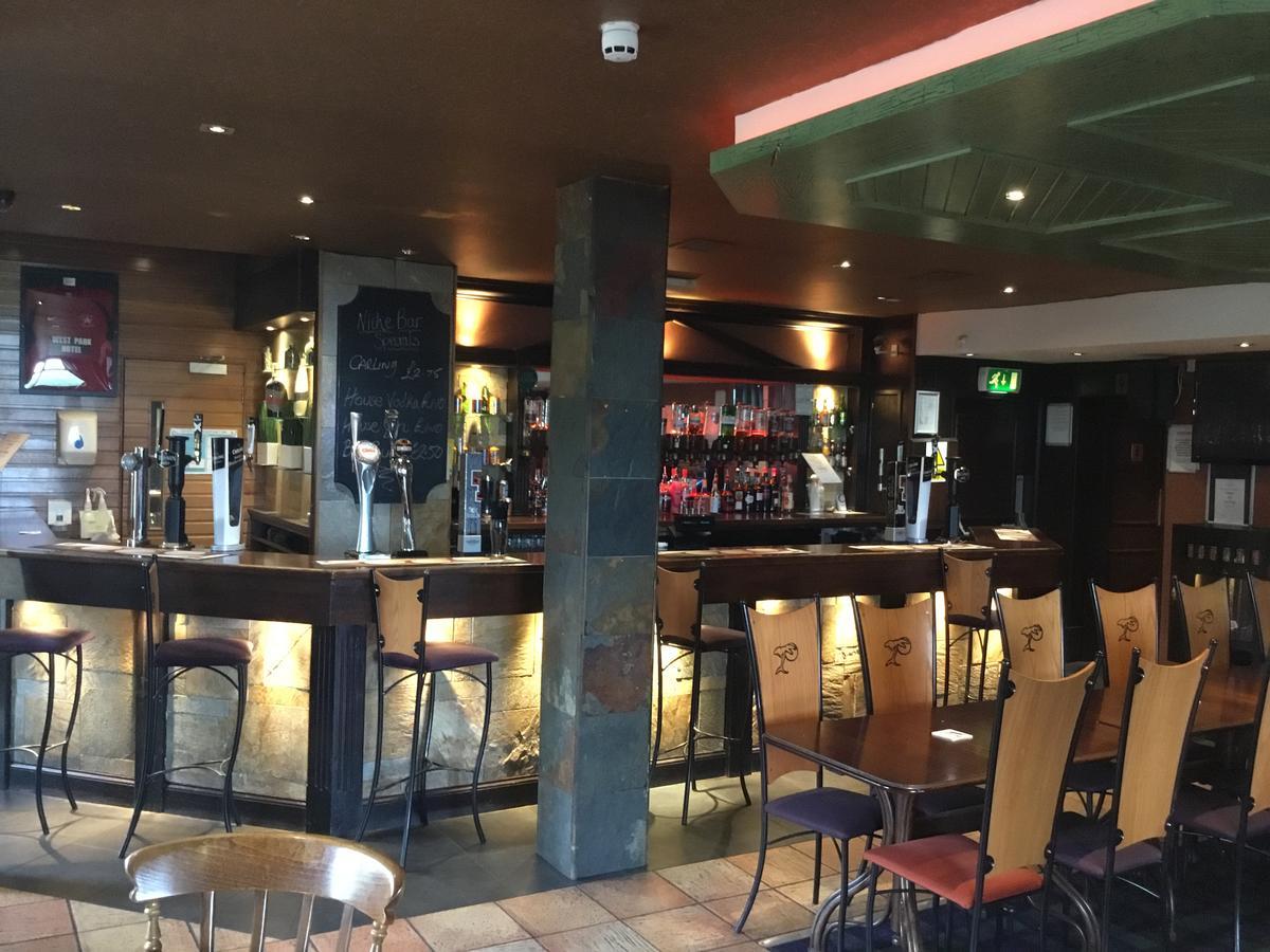 West Park Hotel Clydebank Bagian luar foto